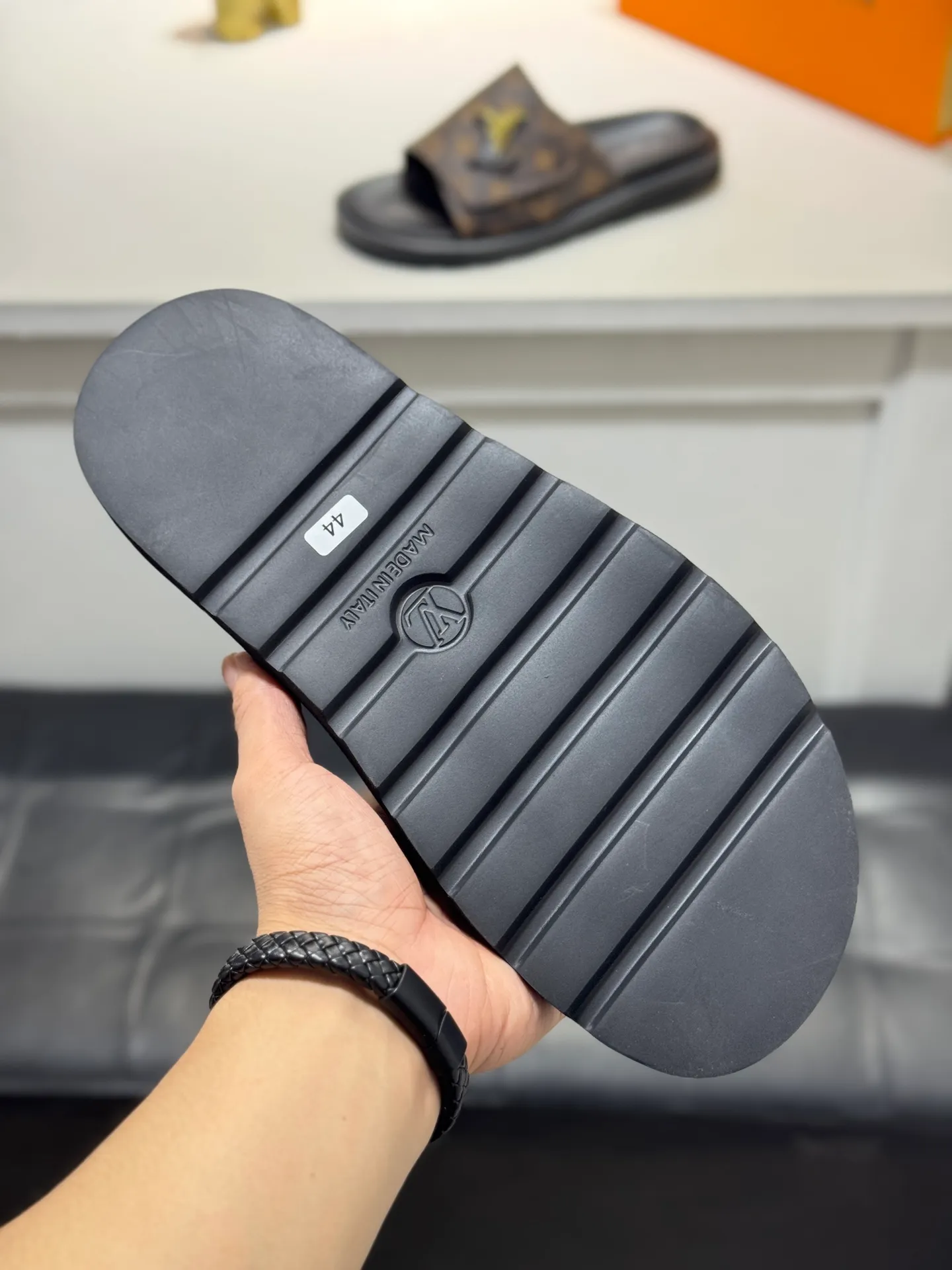 Men's Men's Shoes💰360 [New Style]🦇🦇Top Original [Louis Vuitton] Slippers for Couples👫Spring and Summer Style🎯🎯As an active family in the fashion industry ⭐ Lv takes bold innovation as its true nature ⚡Fabric and floral with hardware🔥Clean and neat ⚡Fashionable and elegant🌹Multiple colors available Size: 36-44 (45. Customized